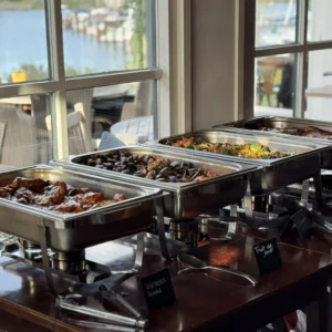 Buffet voor een grote groep bij restaurant Lauwersmeer Het Raadsel van de Wadden in Oostmahorn Friesland
