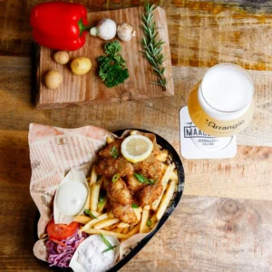 De lekkerste kibbeling van Friesland vind je bij restaurant Lauwersmeer Het Raadsel van de Wadden in Oostmahorn.