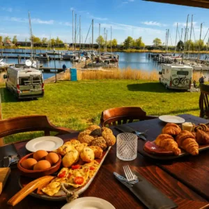Lunch met uniek uitzicht bij restaurant Lauwersmeer Het Raadsel van de Wadden in Oostmahorn Friesland