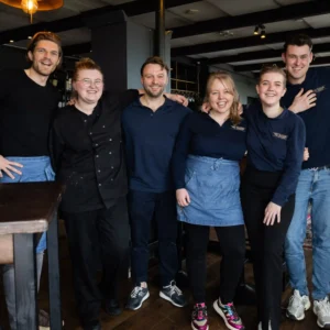 Team van restaurant Lauwersmeer Het Raadsel van de Wadden in Oostmahorn Friesland
