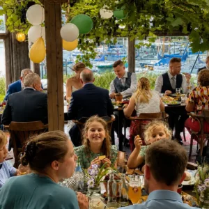 Trouwfeest en diner in de serre van restaurant Lauwersmeer Het Raadsel van de Wadden in Oostmahorn Friesland