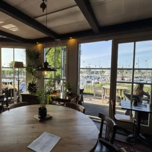 Uitzicht vanaf de bar van restaurant Lauwersmeer Het Raadsel van de Wadden in Oostmahorn Friesland